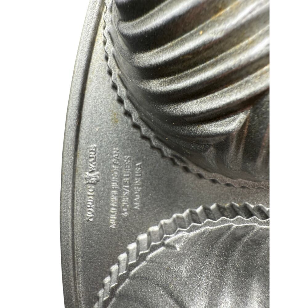 ✨ Nordic Ware Bundt Quartet Pan Cast Aluminum Mini Cake Molds 6 half dozen - Picture 2 of 3